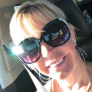 Meet your Posher, Janet